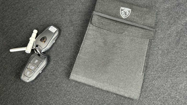 Peugeot 208 1.2 PureTech 100 Allure 5dr Petrol Hatchback